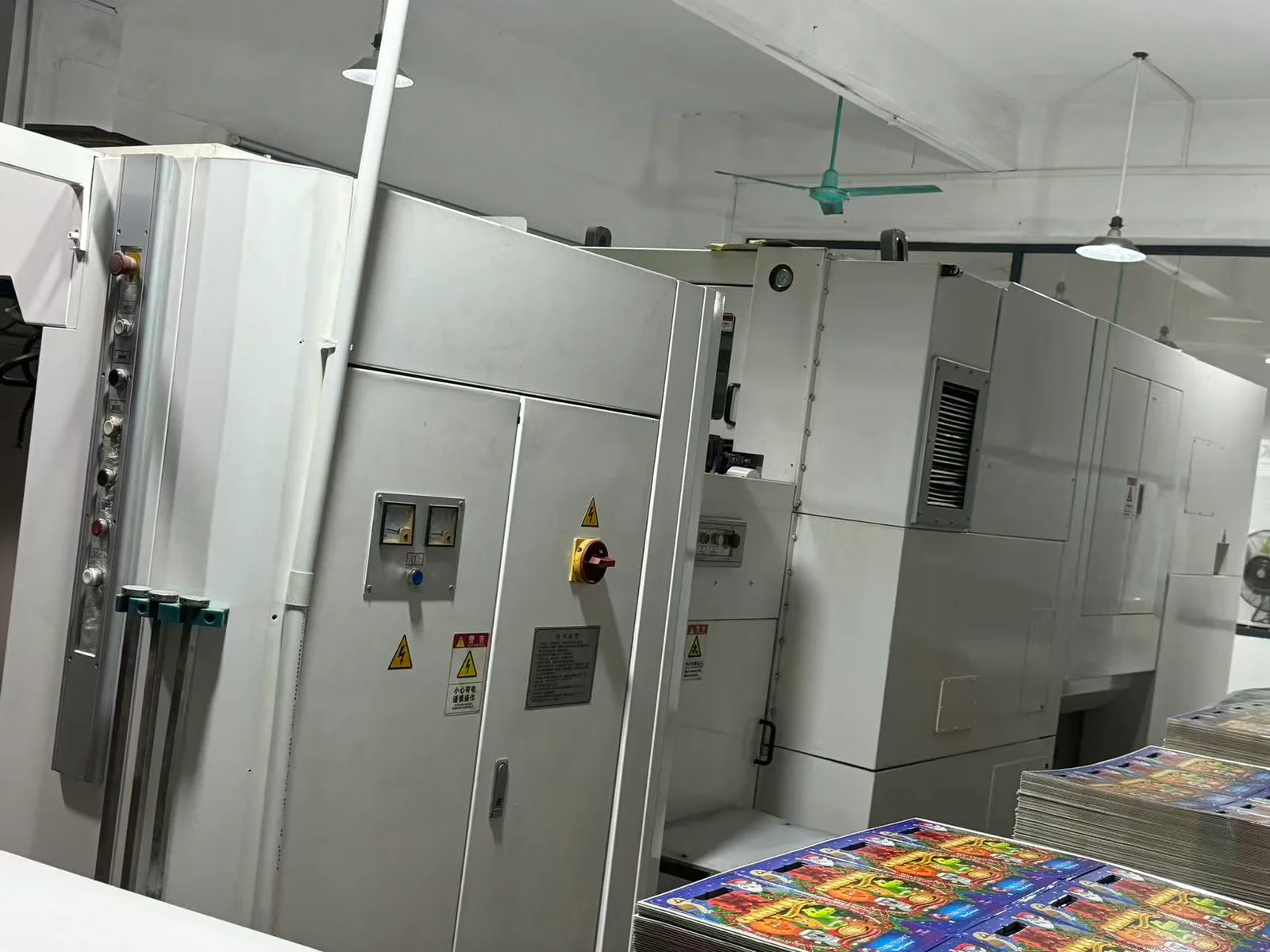 Color printing equipment with printed packaging sheets